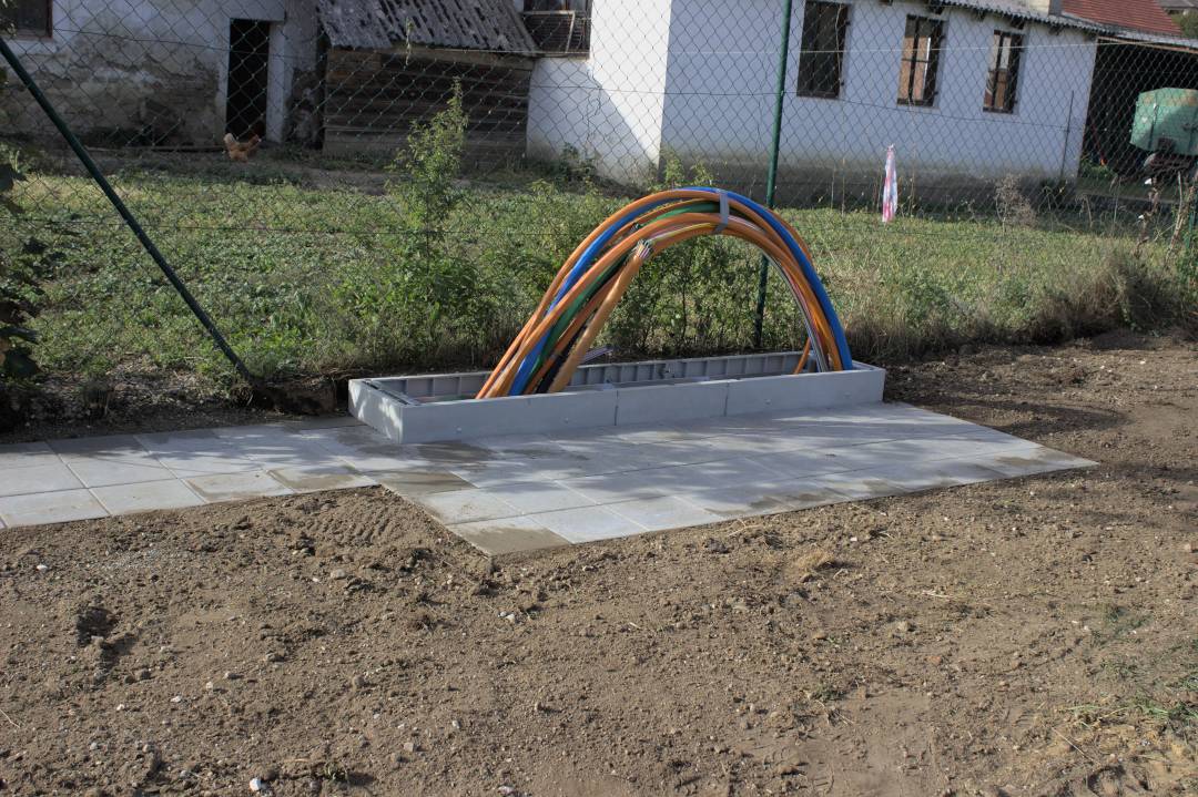 glasfaserausbau-bayern-verteilerbau-autenzell-03 Glasfaserausbau Bayern: Betonfundament für Glasfaser-Verteilerstation mit Leerrohren in Autenzell